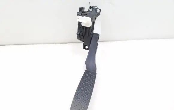 Volkswagen Touareg I Accelerator throttle pedal 7L0721507A