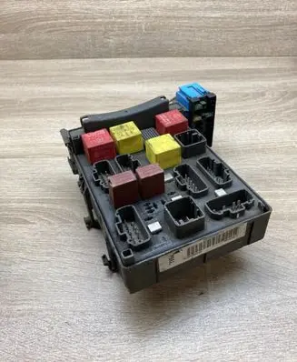 Renault Laguna II Fuse module 8200004201E 518836002