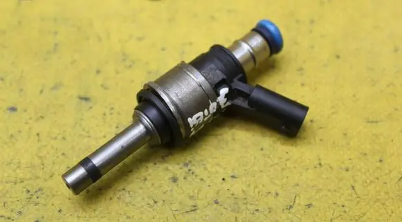 Audi A8 S8 D4 4H Fuel injector 06C906036F