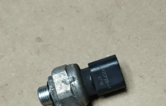Honda Civic Air conditioning (A/C) pressure sensor 42CP201