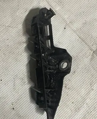 Volkswagen PASSAT B8 Front bumper mounting bracket 3C0807049