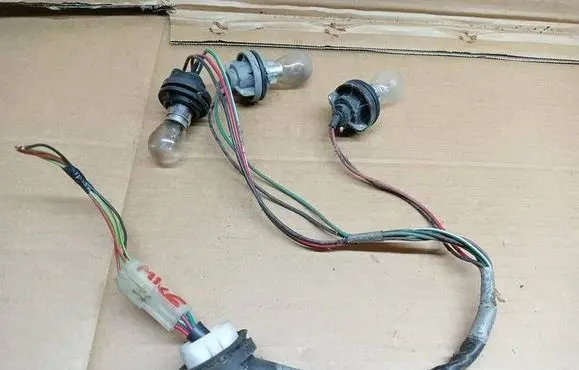 Suzuki Swift I Tail light bulb cover holder 