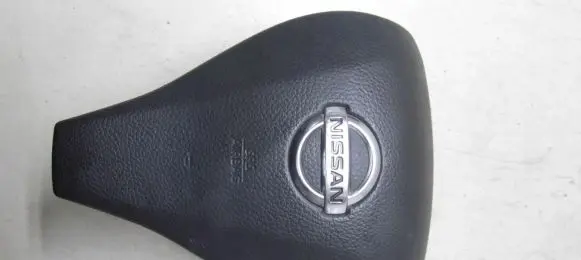 Nissan Pulsar Steering wheel airbag