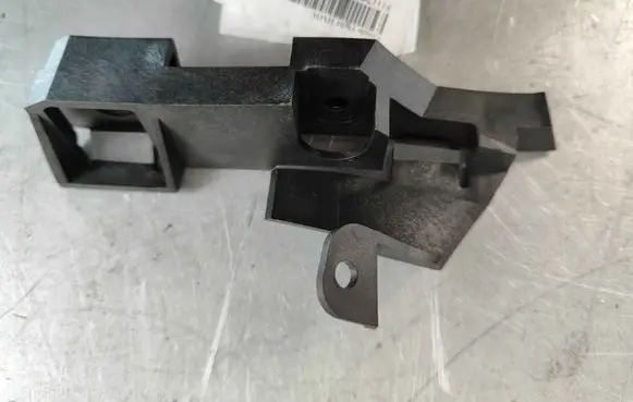 Front bumper mounting bracket