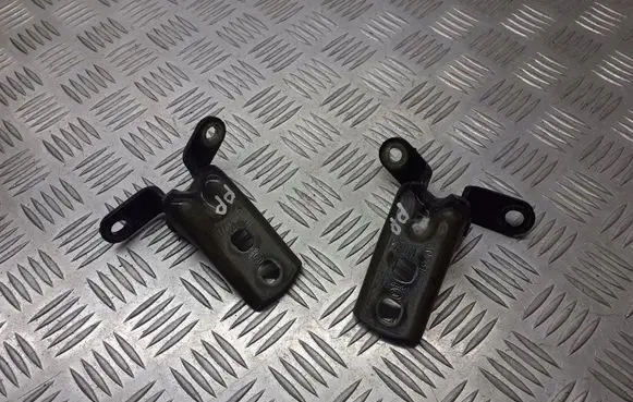 Opel Astra J Front door upper hinge 13434984