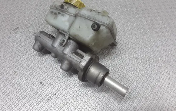 Volkswagen Polo IV 9N3 Master brake cylinder