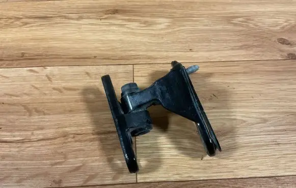 Mercedes-Benz B W245 Front door upper hinge A046572