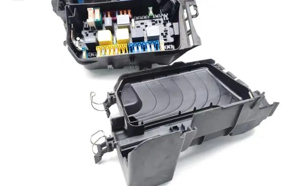Mercedes-Benz A W176 Fuse module A2465400182