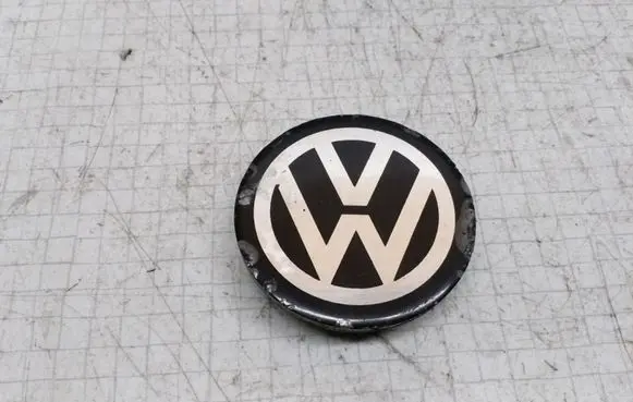 Volkswagen Golf IV Non-original wheel cap 