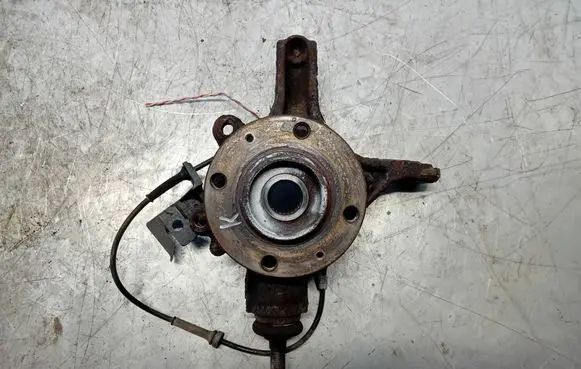 Citroen C4 I Picasso Front wheel hub spindle knuckle