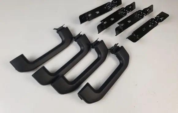 Polestar 2 A set of handles for the ceiling 
