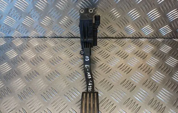 Ford Focus C-MAX Accelerator throttle pedal 3M519F836AE