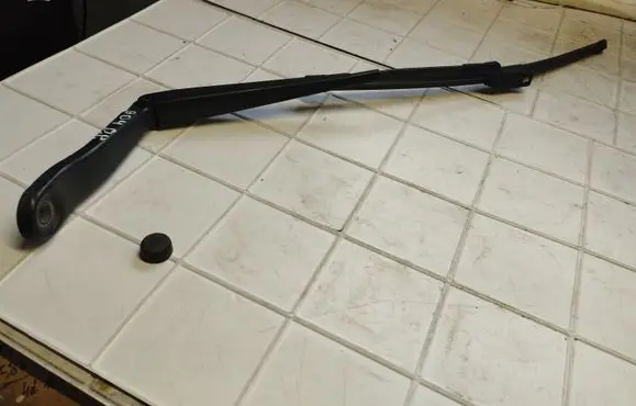 Land Rover Evoque I Front wiper blade arm BJ3217527CA