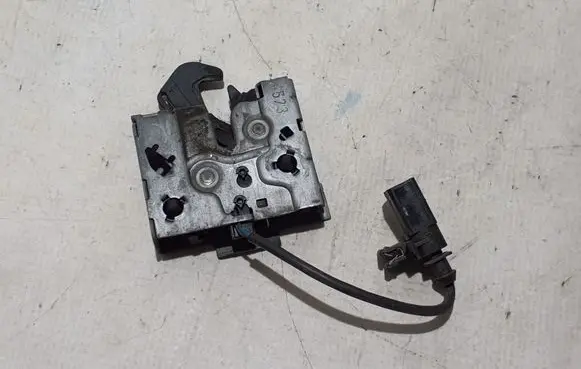 Skoda Octavia Mk4 Engine bonnet (hood) release handle 5E3823509A