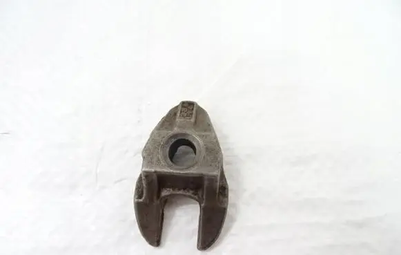 Peugeot 3008 I Fuel Injector clamp holder 