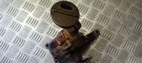 Mercedes-Benz E W124 Oil pump 1111810120 1111810201