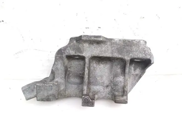 Toyota Camry Engine mounting bracket