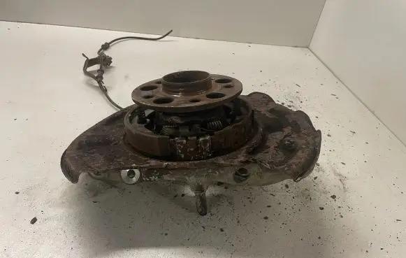Mercedes-Benz E W211 Rear wheel hub