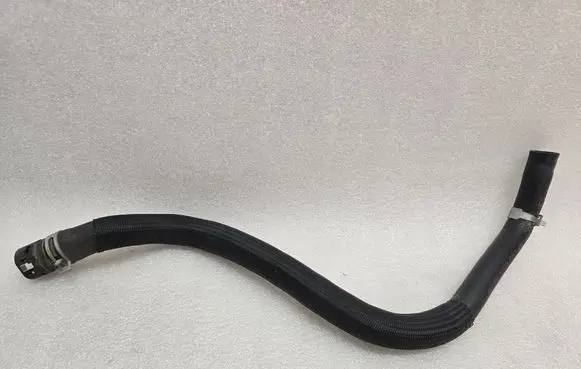 Engine coolant pipe/hose