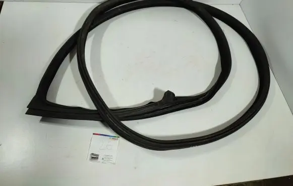 BMW 6 F12 F13 Front door rubber seal 365422