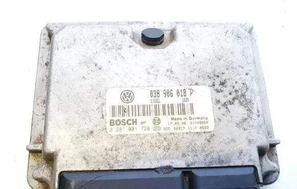 Volkswagen PASSAT B5 Engine control unit/module 038906018p 0281001720