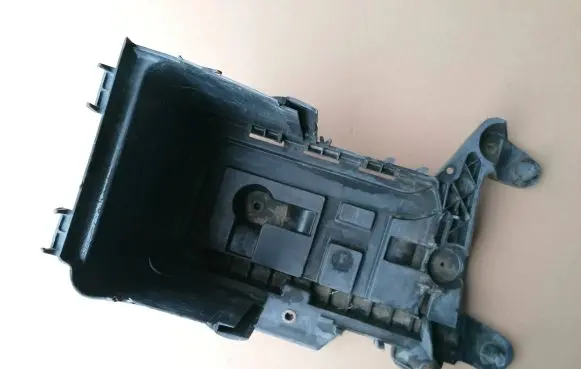 Volkswagen Caddy Battery box tray 1K0915333B