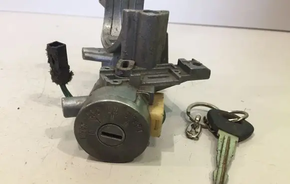 Mazda 626 Ignition lock SL28