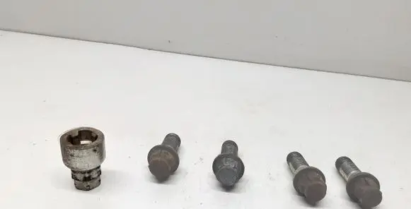 Volvo V60 Anti-theft wheel nuts and lock 
