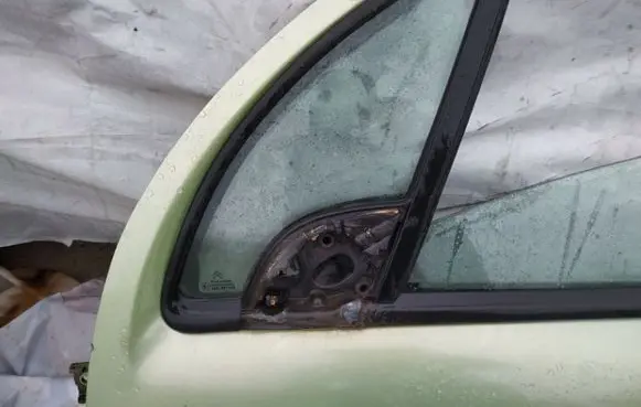 Citroen C3 Front door vent window glass four-door 