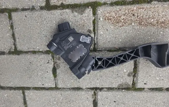Toyota Avensis T270 Accelerator throttle pedal 7811005040