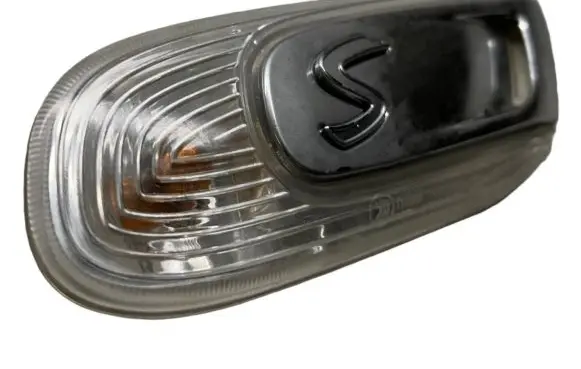 Front fender indicator light