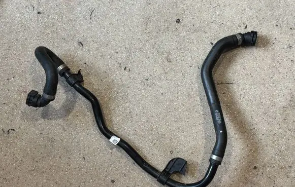 BMW i4 Engine coolant pipe/hose 9475680