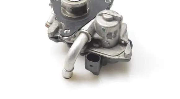 Volkswagen Golf VII EGR valve 04L131501S