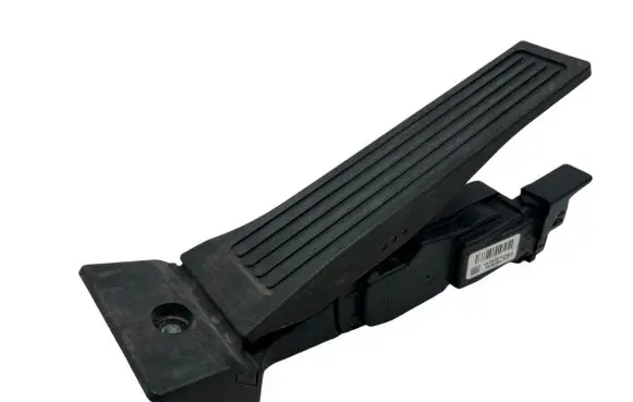 Hyundai Tucson TL Accelerator throttle pedal 32414400