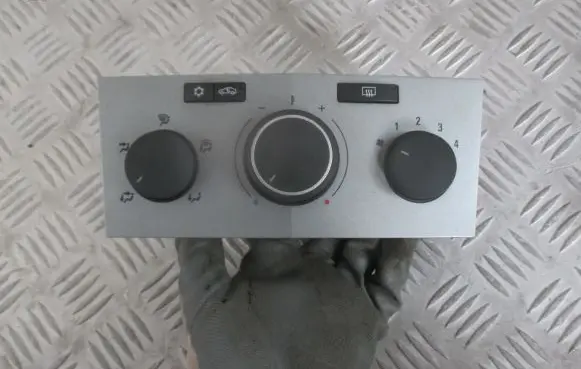 Opel Zafira B Climate control/heater control trim 13201299