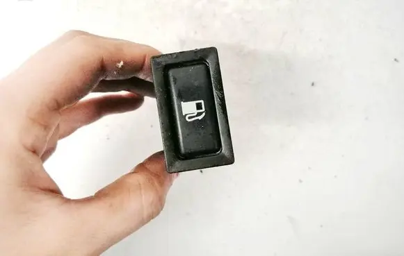Toyota Avensis T250 Fuel tank opening switch 156795