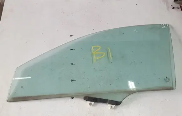 Honda CR-V Front door window glass four-door