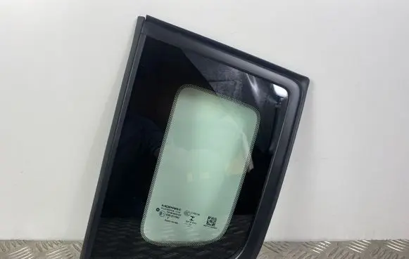 Jeep Renegade Rear side window