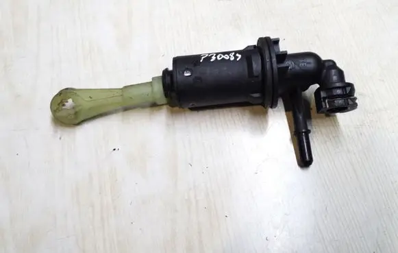 Peugeot 3008 I Clutch master cylinder 9672540180
