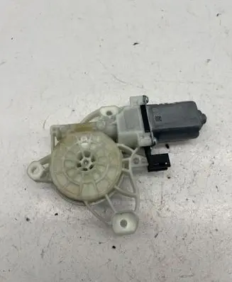 Mercedes-Benz B W247 Front door window regulator motor A0009065806 0119752334 A76186113