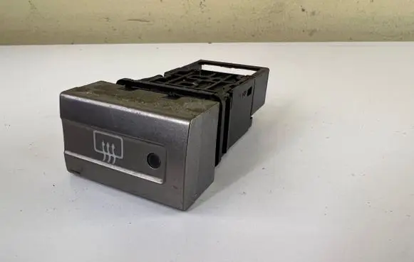 Nissan X-Trail T30 Windscreen/window heater switch 06016