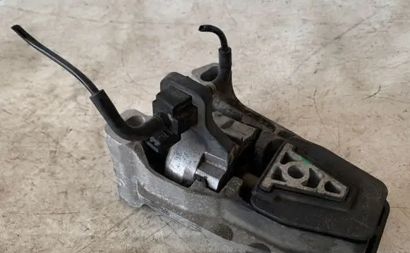 Citroen C5 Engine mount bracket PLSC53