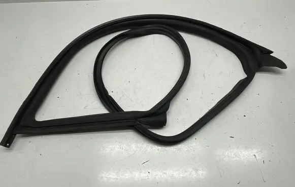 Tesla Model 3 Front door rubber seal 1090499