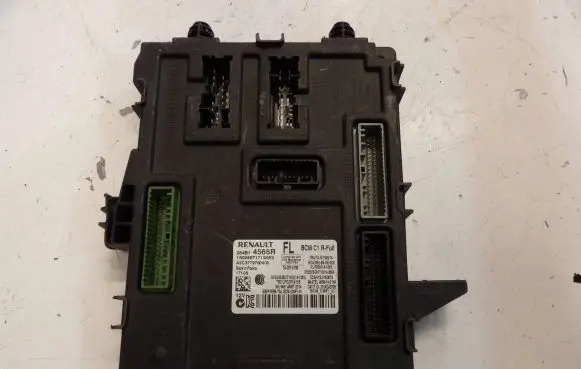 Renault Megane IV Comfort/convenience module 284B14565R A2C3779780400 18698671719063