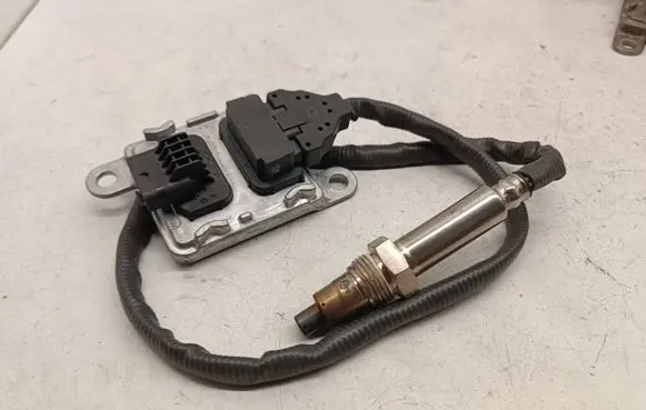 Mercedes-Benz E W213 Lambda probe sensor A0009058111 SNS1006A 0009058111