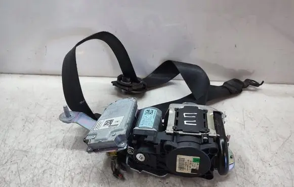 Mercedes-Benz E W212 Front seatbelt 617112200