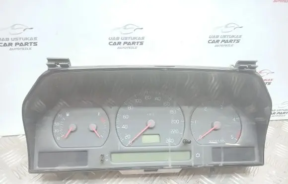 Volvo S70 V70 V70 XC Speedometer (instrument cluster) 9168386