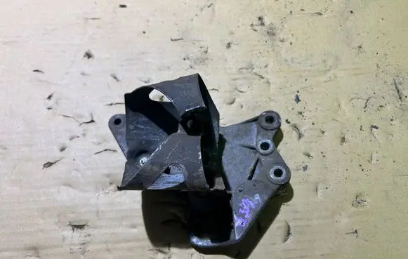 Mercedes-Benz Sprinter W901 W902 W903 W904 Fuel filter bracket/mount holder 6112230541