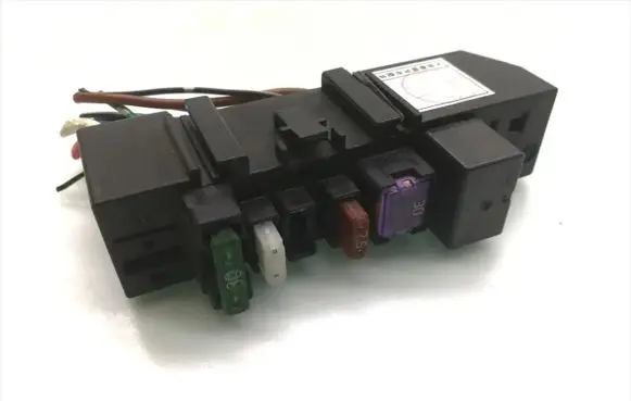 Peugeot 4007 Fuse module MR588567