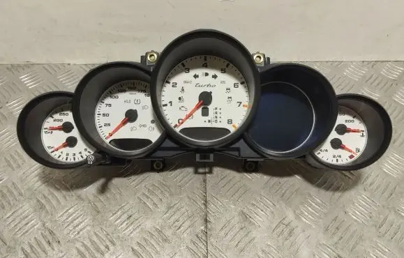 Porsche Cayenne (92A) Speedometer (instrument cluster) 7P5920942B